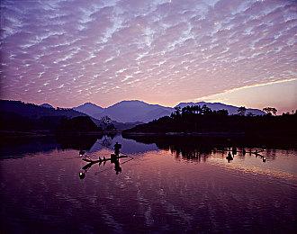 《Swords & Slippers》新视频 女妖精晃动诱人